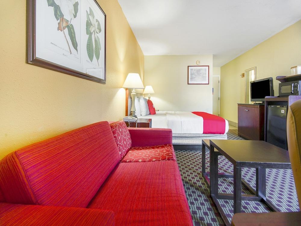 Baymont By Wyndham Williamsburg Hotel Buitenkant foto