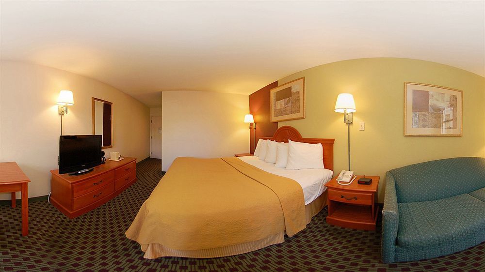 Baymont By Wyndham Williamsburg Hotel Buitenkant foto