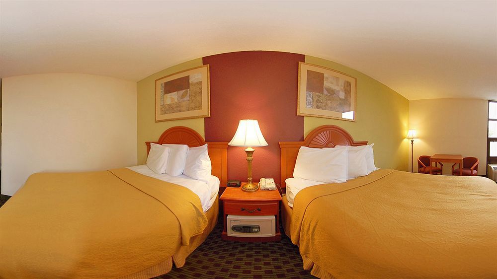Baymont By Wyndham Williamsburg Hotel Buitenkant foto
